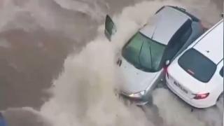 Ankara'da sağanak: Araçta mahsur kalan kişi böyle kurtarıldı