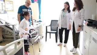 Enkazdan çıkarılan 9 yaşındaki Zeynep yürümeye ve konuşmaya başladı