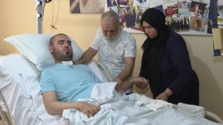 Fedakar baba kaza geçiren oğluna yedi yıldır bakıyor