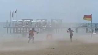 Antalya'da hortum tatilcilere zor anlar yaşattı