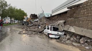 Fabrikanın duvarı böyle yıkıldı