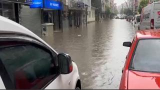 Manisa'da sağanak hayatı olumsuz etkiledi