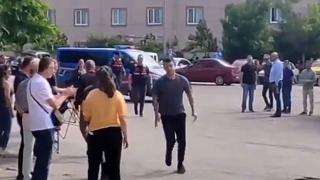 YKS'ye geç kalan öğrencilerin panik anları kamerada