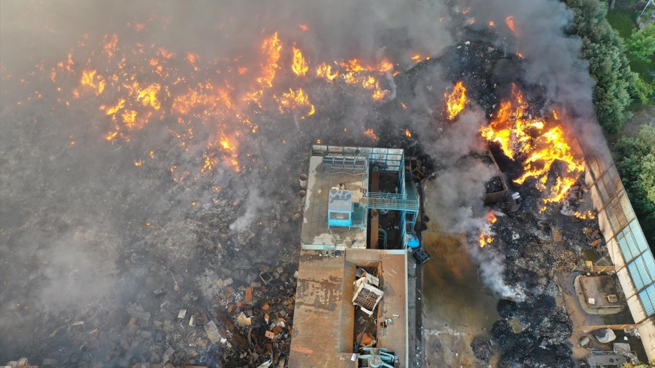 Manisa Valisi Karadeniz olay yerine giderek bilgi aldı