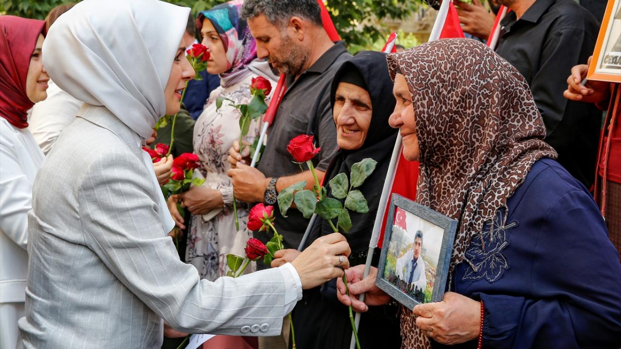 Aile ve Sosyal Hizmetler Bakanı Göktaş, Diyarbakır annelerini ziyaret etti