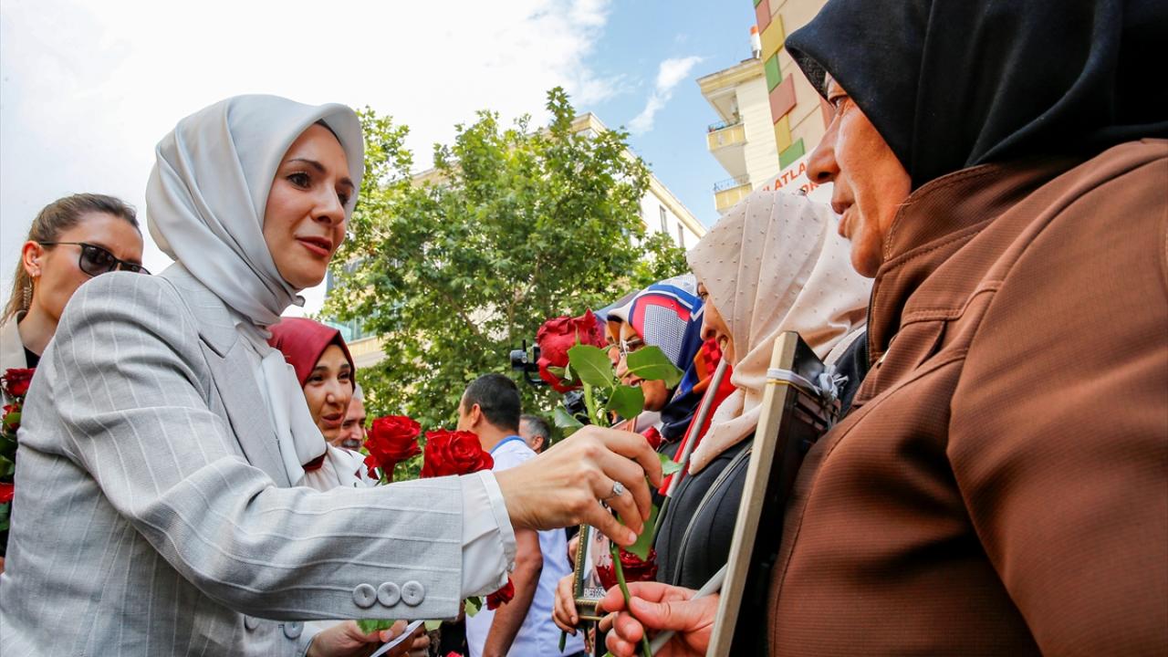 Aile ve Sosyal Hizmetler Bakanı Göktaş, Diyarbakır annelerini ziyaret etti