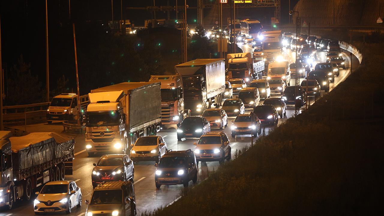 Anadolu Otoyolu'nun Bolu geçişinde yoğunluk
