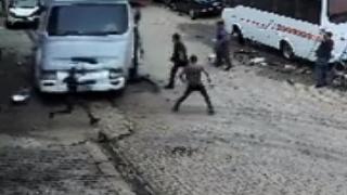 Tırın kupası hareket etti, 3 kişi son anda kurtuldu