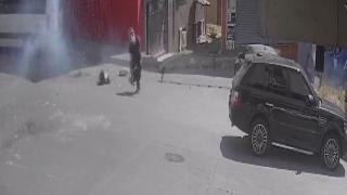 Kopan elektrik kabloları anne ve 3 çocuğunun üzerine düştü