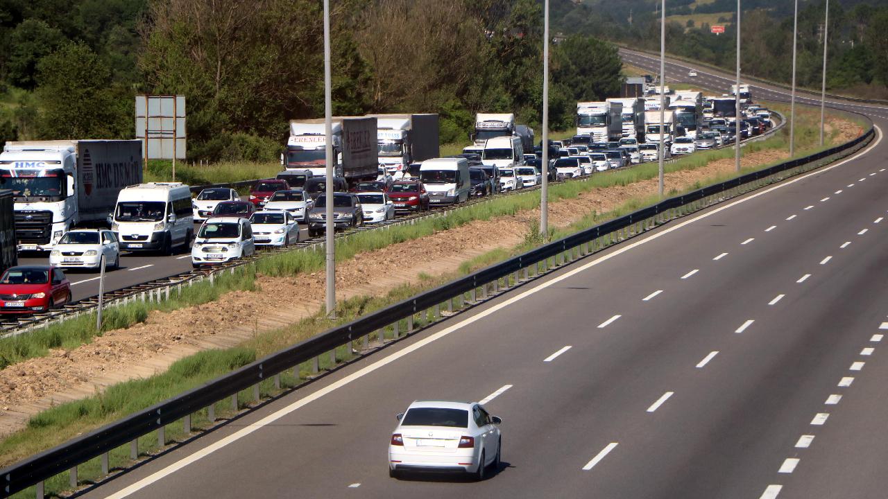 Bolu'da bayram trafiği: Ankara yönü yoğun, İstanbul yönü boş