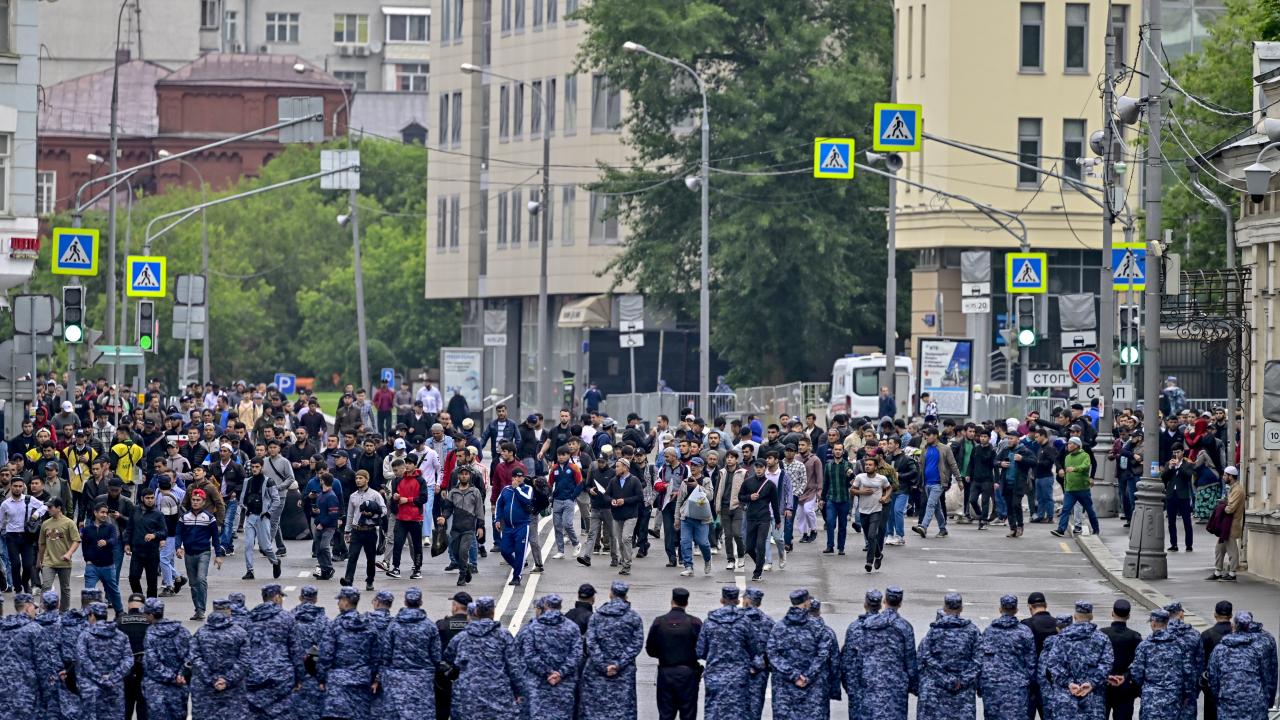 Miss Krista pornosini onlayn tomosha qiling Katta porno