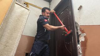 Ev sahibi üzerlerine kapıyı kilitledi, 32 saat sonra kurtarıldılar