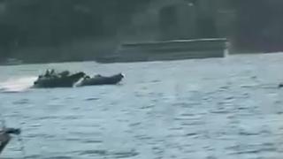 Kontrolden çıkan bot, tekneye çarparak durdu