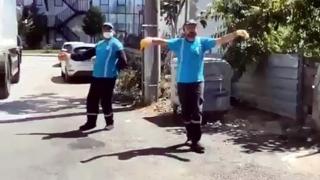 Temizlik işçileri davul zurnaya eşlik etti