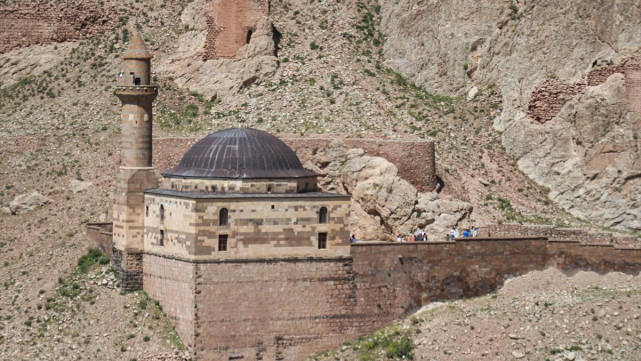 "İşlemeler ve motifleri çok beğendik"