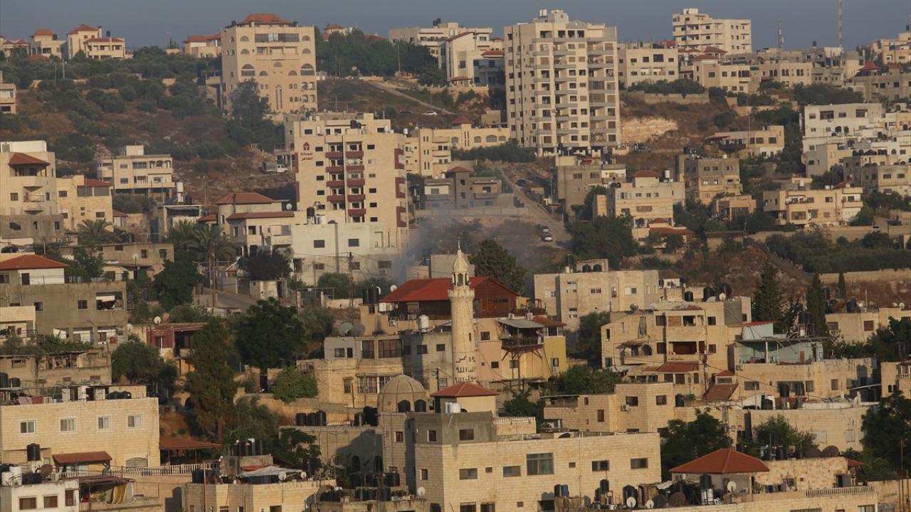 İsrail ordusu: Cenin`de 10`dan fazla noktaya hava saldırısı düzenledik