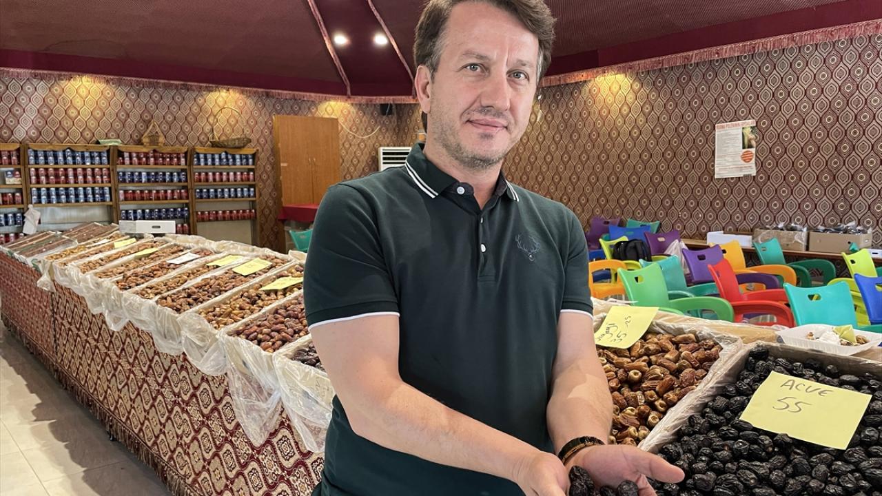 "En çok Türk hacılar hurma alıyor"