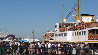 Kadıköy ve Kabataş iskelelerinde Adalar yoğunluğu