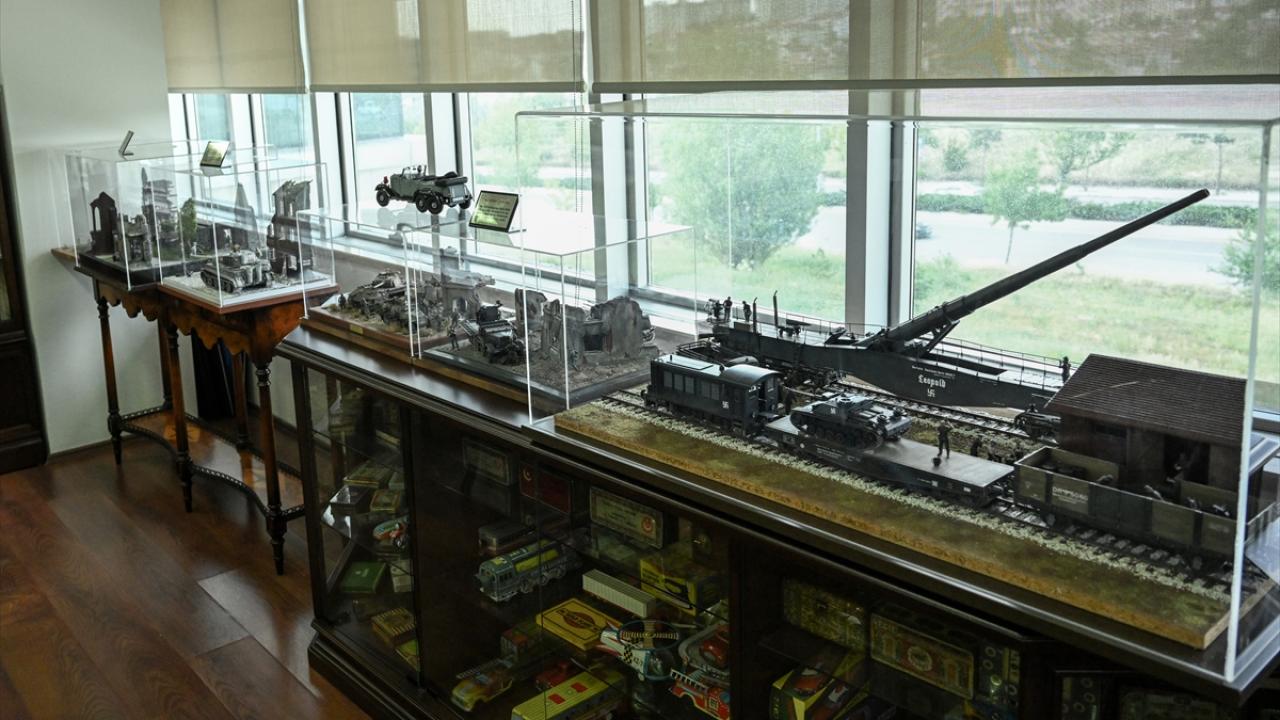 On binlerce parça, savaşı yansıtıyor