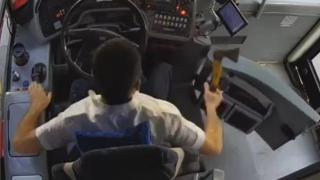 İETT otobüsüne baltalı saldırıyla ilgili yeni görüntüler ortaya çıktı