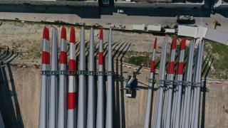 Geçen yıl Avrupa'ya gönderilen 3 rüzgar türbini kanadından biri İzmir'den