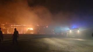 Van'da Samancılar Sitesi'nde çıkan yangına müdahale ediliyor