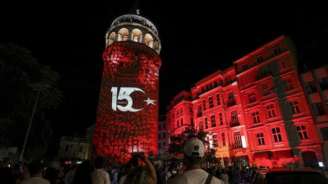 İstanbul'da 15 Temmuz'a özel mapping gösterisi haber görseli