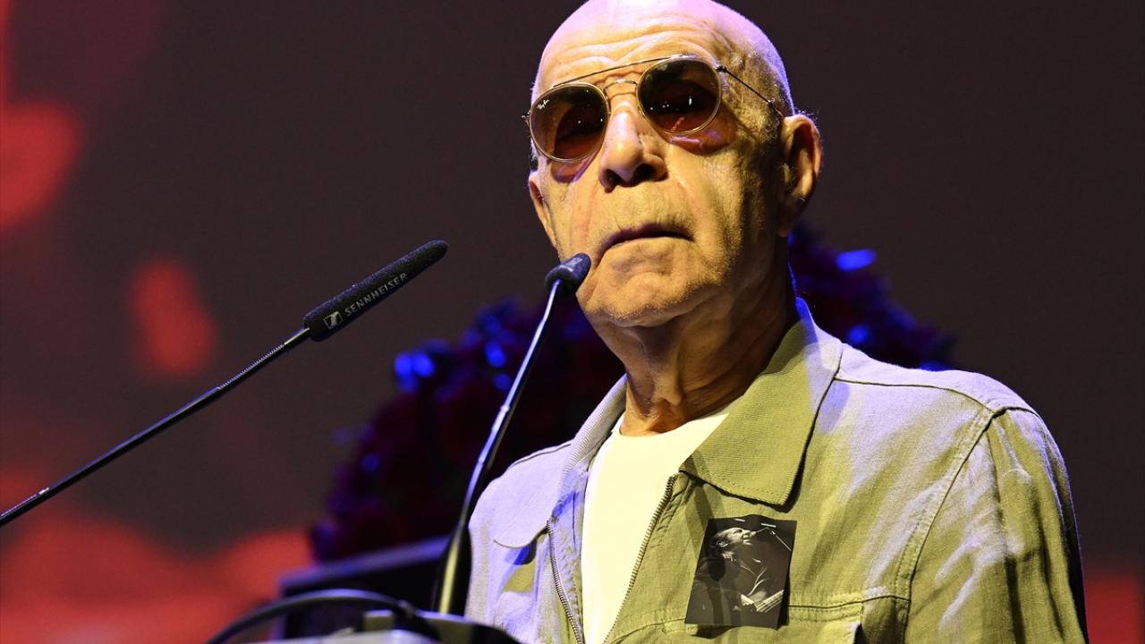 "Nasıl da gittin Özkan`ım..."