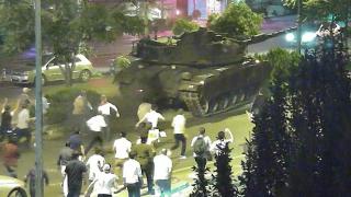 15 Temmuz kahramanları: Ayağındaki alçıyı çıkarıp tankların üstüne yürüdü