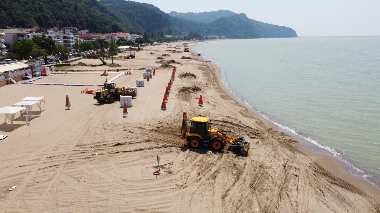 Sahil şeridinde temizlik çalışması başlatıldı
