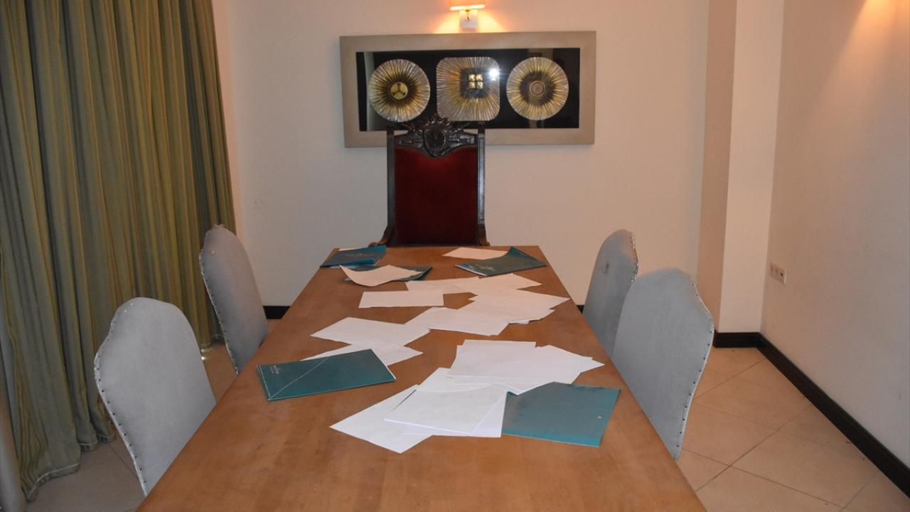 Saldırının izleri olduğu gibi duruyor