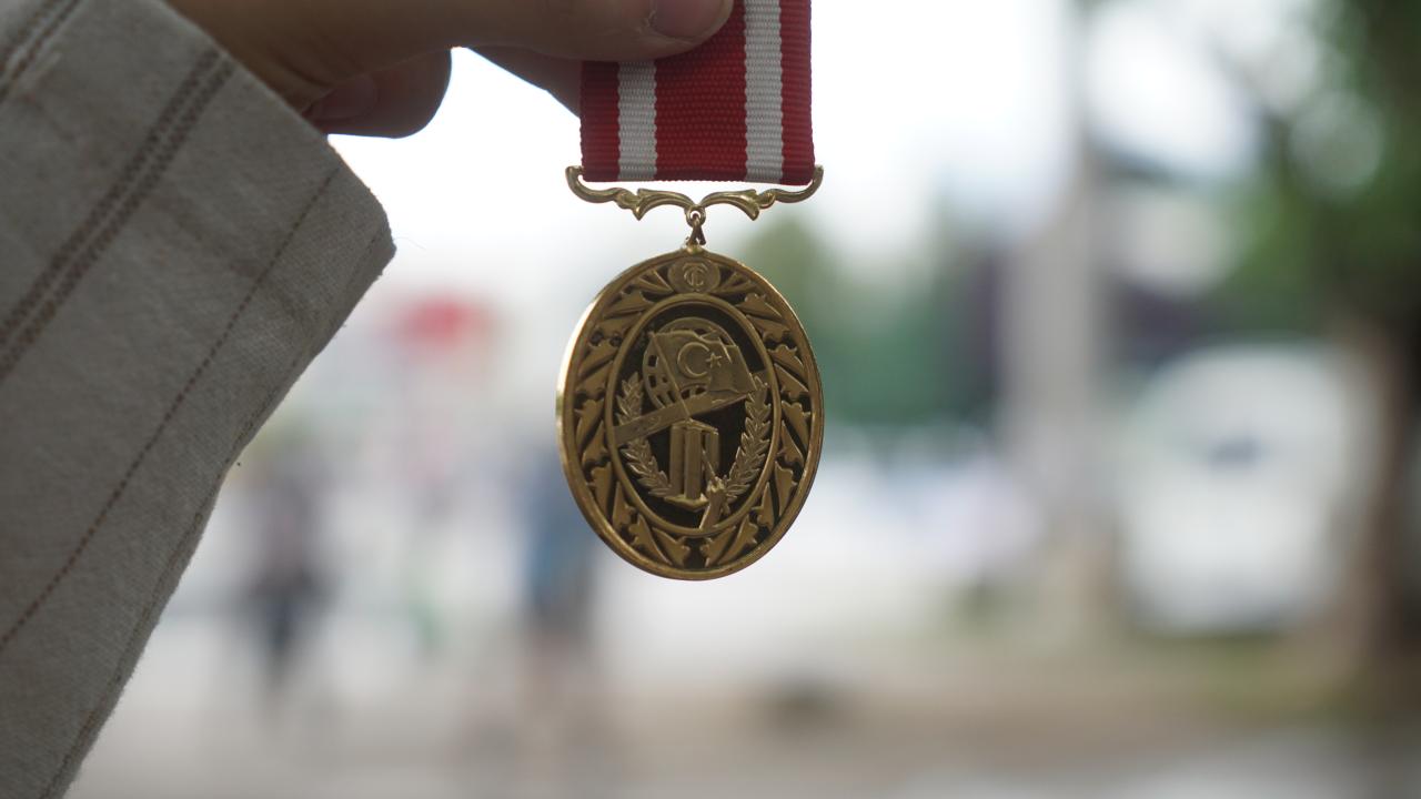 "Karşımızdaki bizim şanlı askerimiz olmalıydı ama insanları vahşice vuruyorlardı"