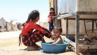 İdlib'de 47 dereceye ulaşan sıcaklıkların çocukları hasta etmesinden endişe ediliyor