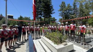 15 Temmuz kahramanı şehit Ömer Halisdemir'in kabri ziyaret ediliyor