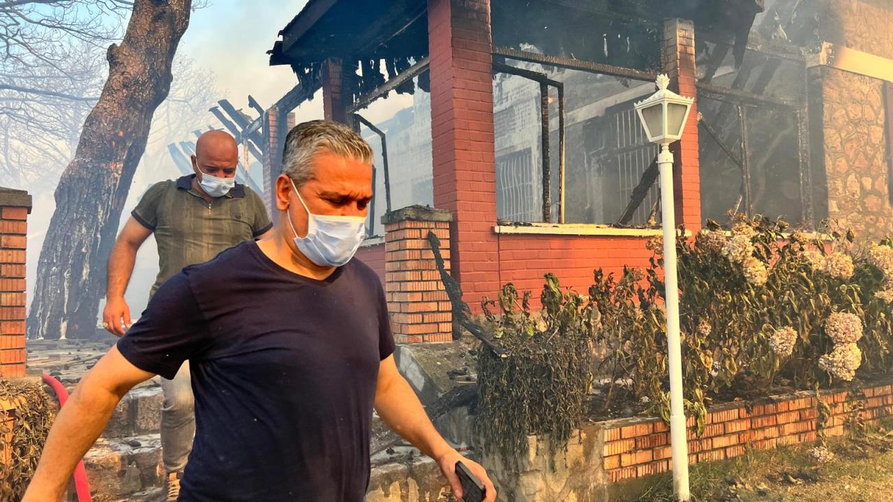 7 ev ve 4 araç yandı