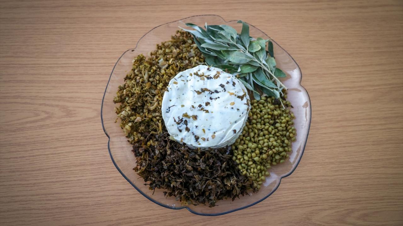 Otlu peynirin yapılış süreci