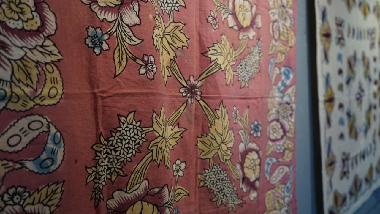 Eski baskı ve yazmalardan etkilendi