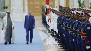 Cumhurbaşkanı Erdoğan BAE'de resmi törenle karşılandı