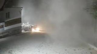 Kontrolden çıkan otomobil fabrika bahçesine düştü: 2 ölü