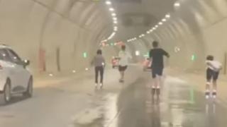 Çamlıca Tüneli'nde patenli ve kaykaylı gençlerin tehlikeli yolculuğu