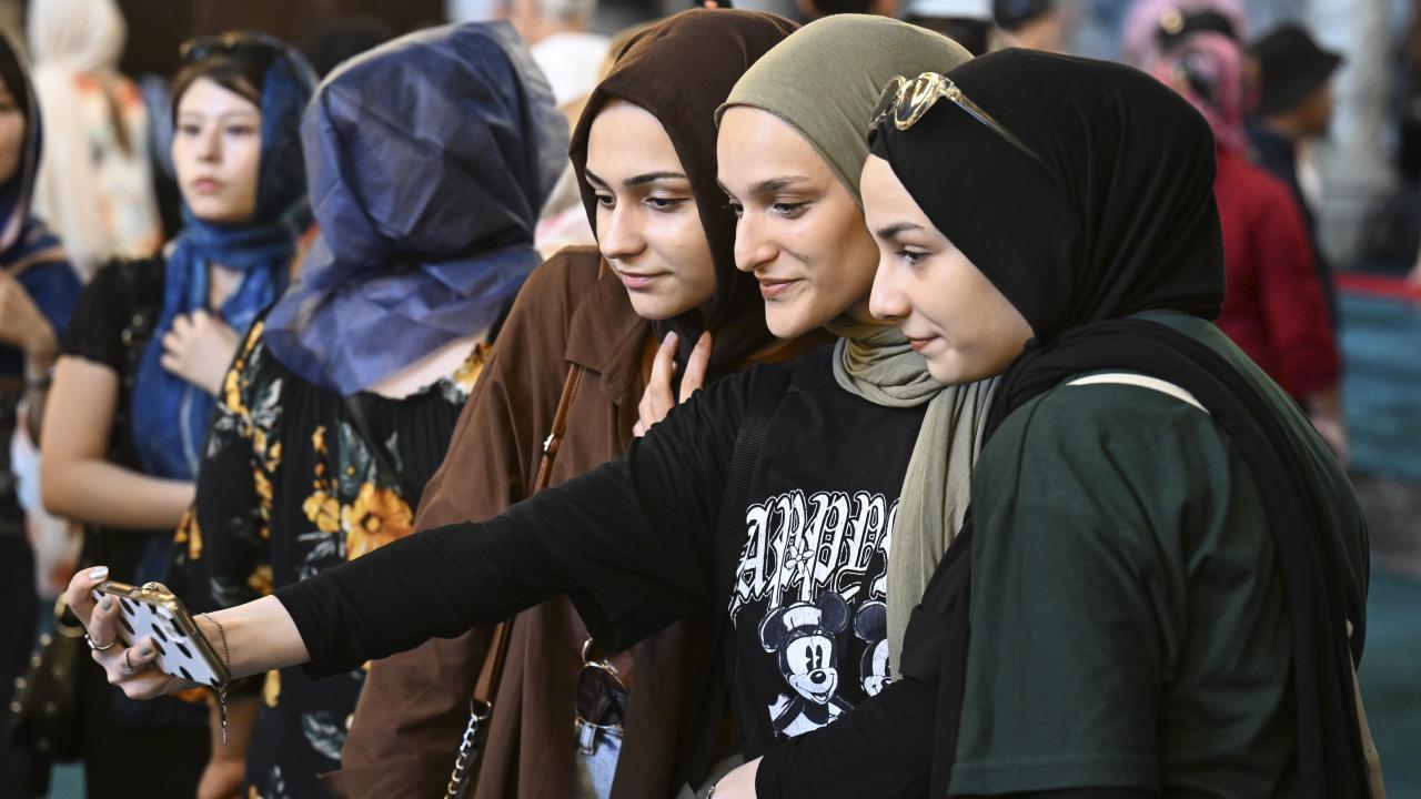  "Özellikle Ayasofya`da Müslüman olmak istiyoruz, diye geliyorlar"