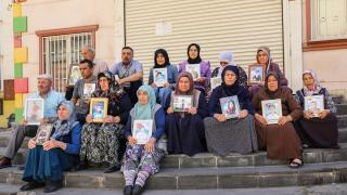 Kavurucu sıcakta evlat nöbeti