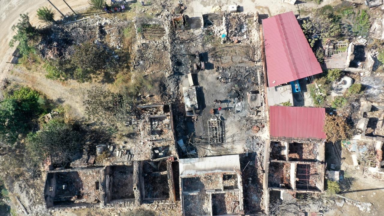 Bir mahalle tahliye edildi, 14 ev küle döndü