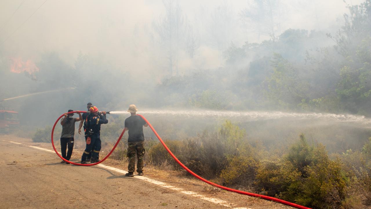 Türkiye de söndürme çalışmalarına destek veriyor