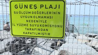 Yasaklı plajda denize girdiler