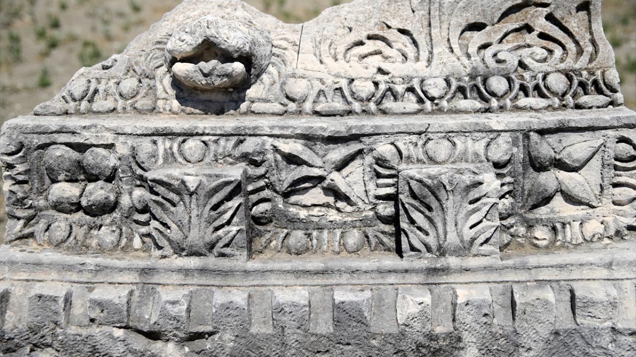 "Kent, Likya`nın hafızası niteliğinde çok sayıda yazıt ile heykel barındırıyor"