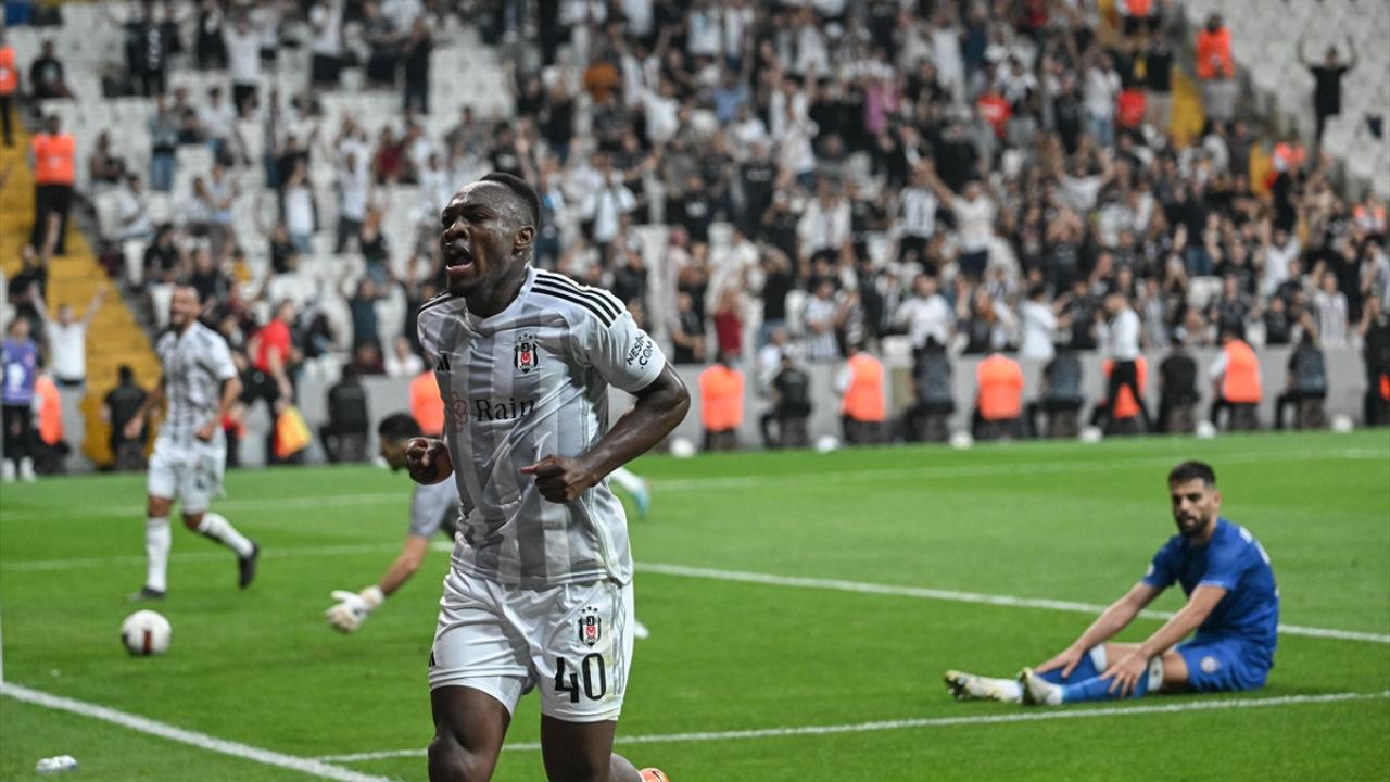 Muleka kamp performansını Dolmabahçe`ye taşıdı