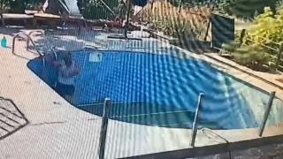 Havuz temizlerken elektrik akımına kapıldı