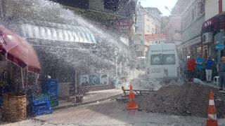 Su borusu patladı, vatandaşlar su altında kaldı