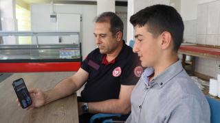 Bakan Yumaklı çobanlık yaparken hazırlandığı LGS'de 2'nci olan Muhammet'e tebrik etti